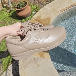 Nwot SAS Free Time (Mocha) Walking Shoe  11M